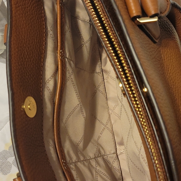 MICHAEL KORS PURSE - Picture 6 of 11